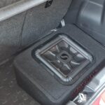 Suzuki Swift Sound Subwoofer Kicker liegend