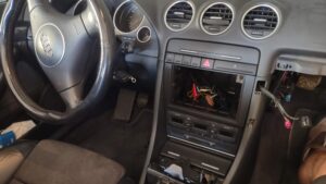 Audi A4 B6 Cabrio Radio 2-DIN Umbau