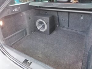 Skoda Octavia Soundsystem Subwoofer Sinuslive Detail