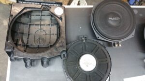 BMW E60 Soundsystem Subwoofer Gladen Vergleich mit Serie