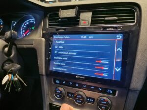 VW Golf 7 Dynavin Radio