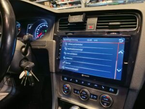 VW Golf 7 Dynavin Radio