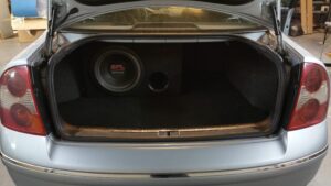 VW Passat Doppelboden SPL Subwoofer