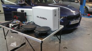 BMW F30 Soundsystem Gladen Subwoofer