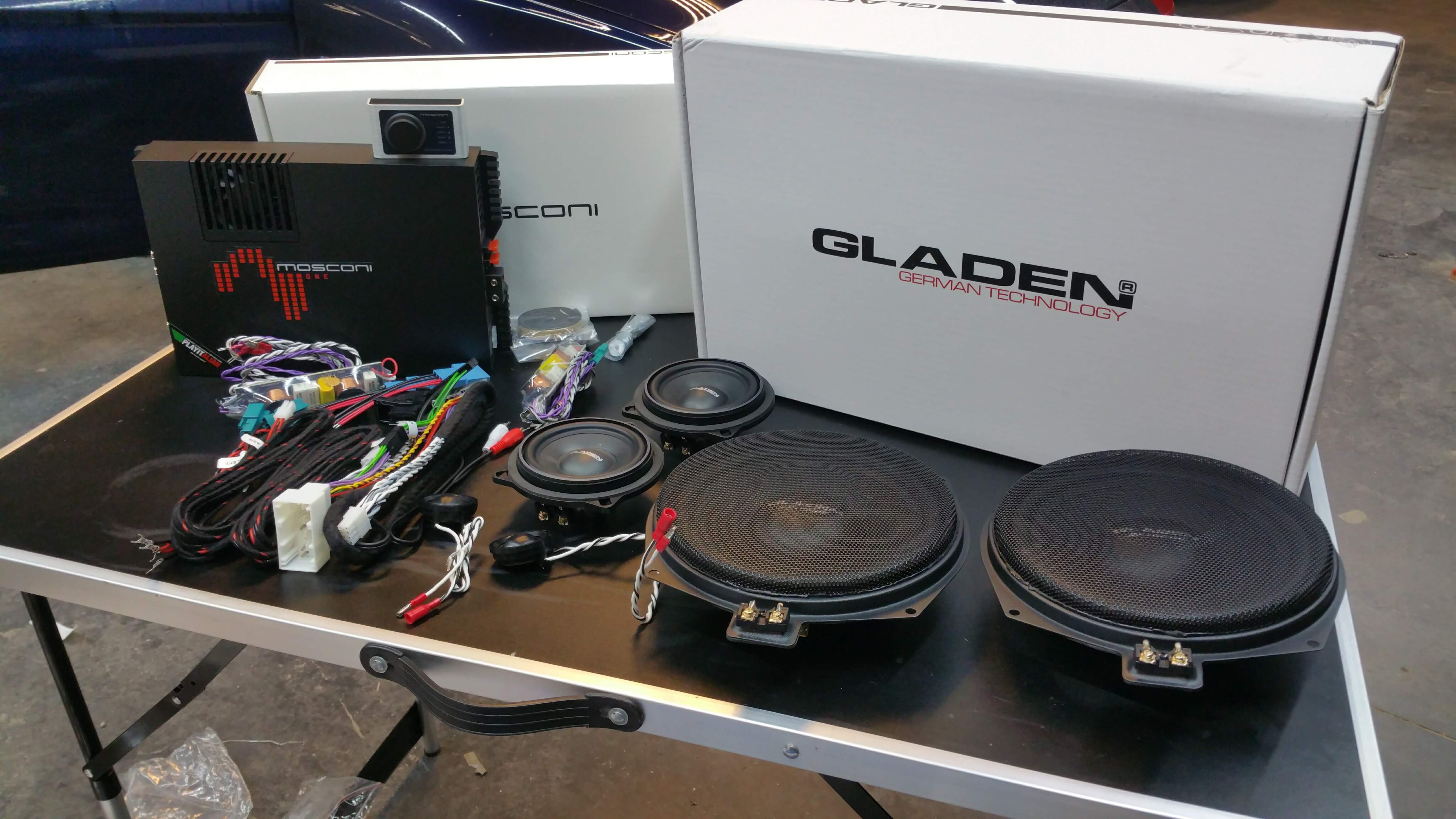 BMW F30 Soundsystem Gladen Subwoofer