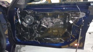 BMW F30 Soundsystem Gladen Subwoofer