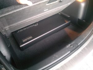 VW Golf 5 Plus Subwoofer Doppelboden Pioneer