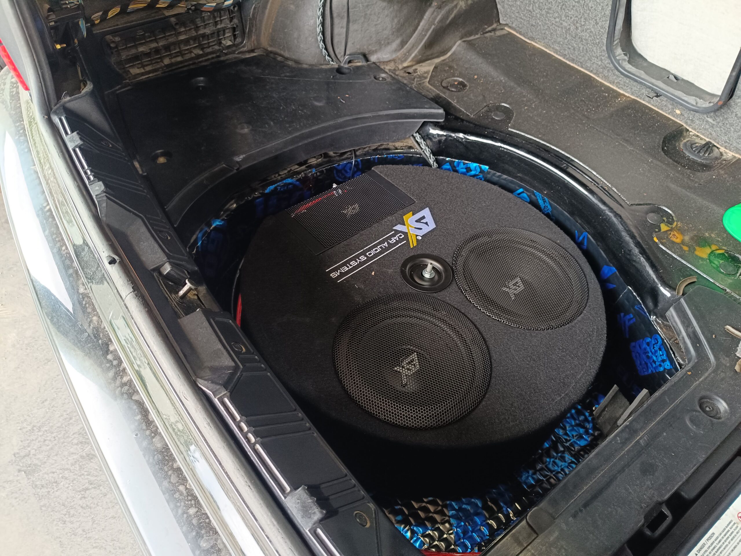 BMW E36 Soundsystem Reserverad Subwoofer