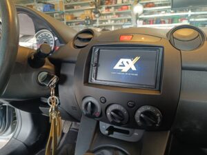 Mazda 2 Autoradio ESX VMX700DAB